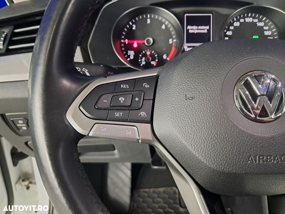 Volkswagen Passat - 12
