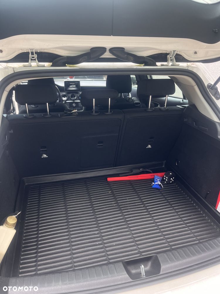 Mercedes-Benz GLA - 13