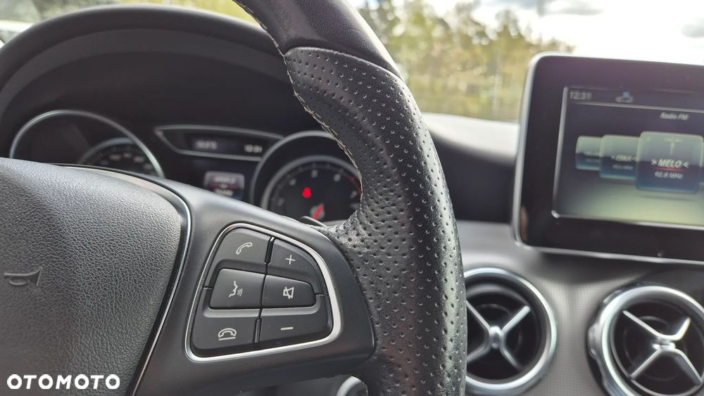 Mercedes-Benz GLA 200 7G-DCT AMG Line - 35