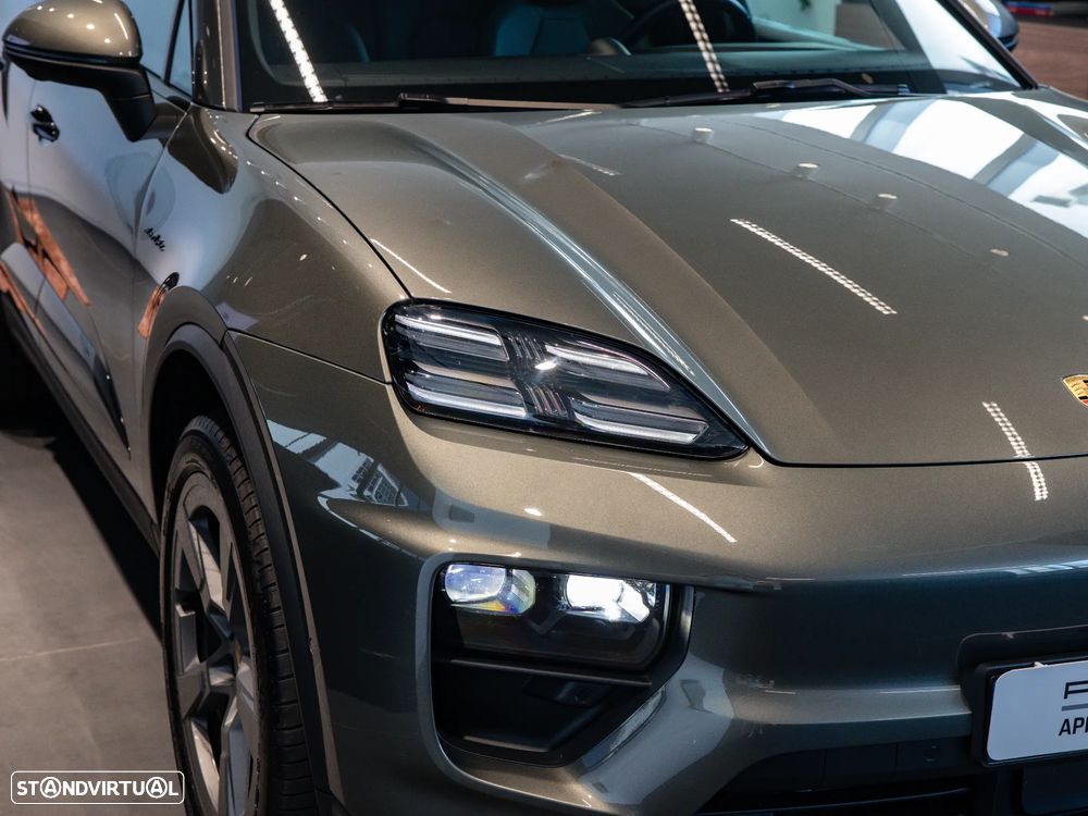 Porsche Macan Electric 4 - 13