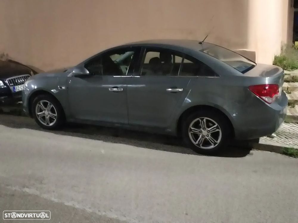 Chevrolet Cruze 1.6 LS - 2