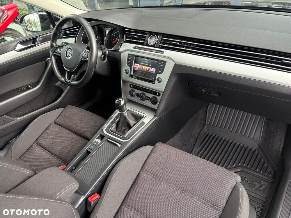 Volkswagen Passat - 17