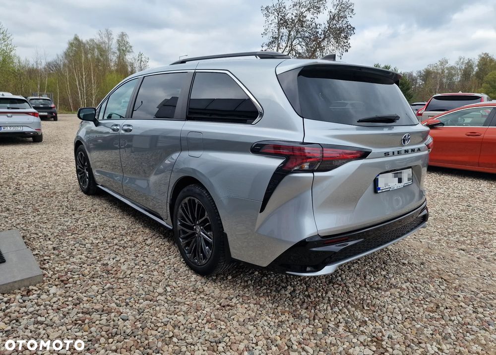 Toyota Sienna - 10