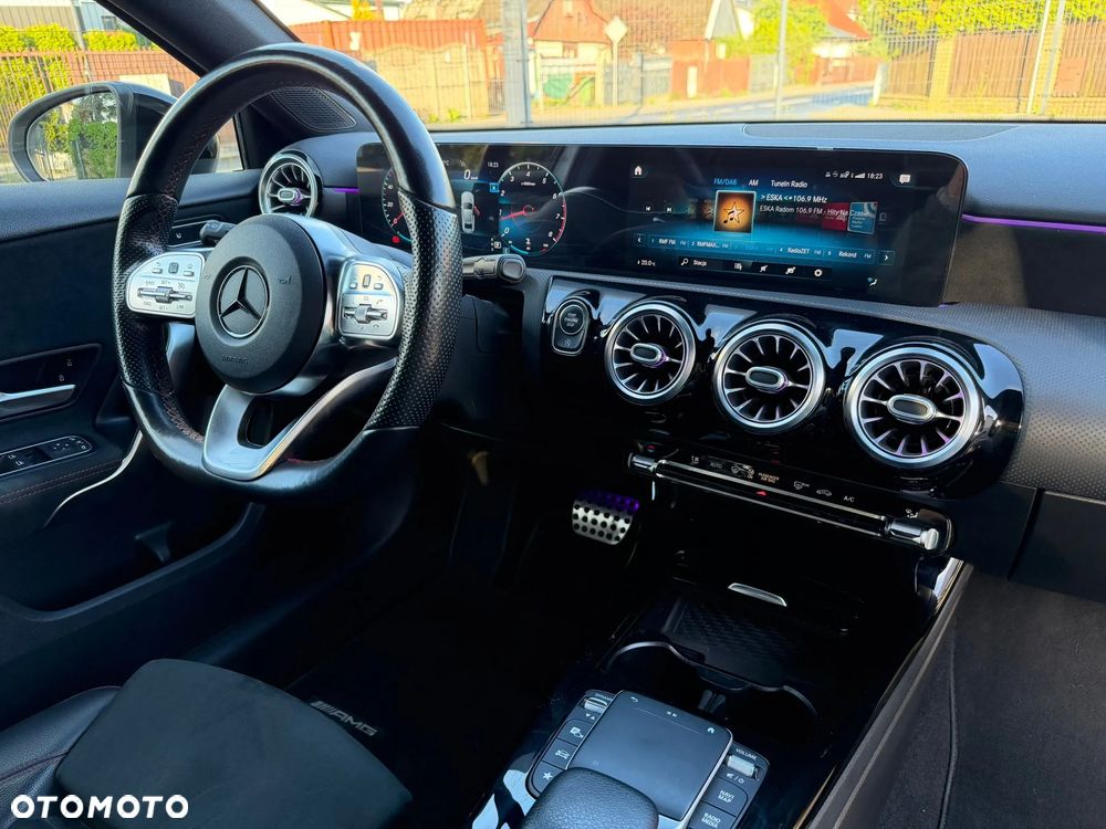 Mercedes-Benz Klasa A 220 4-Matic AMG Line 7G-DCT - 24