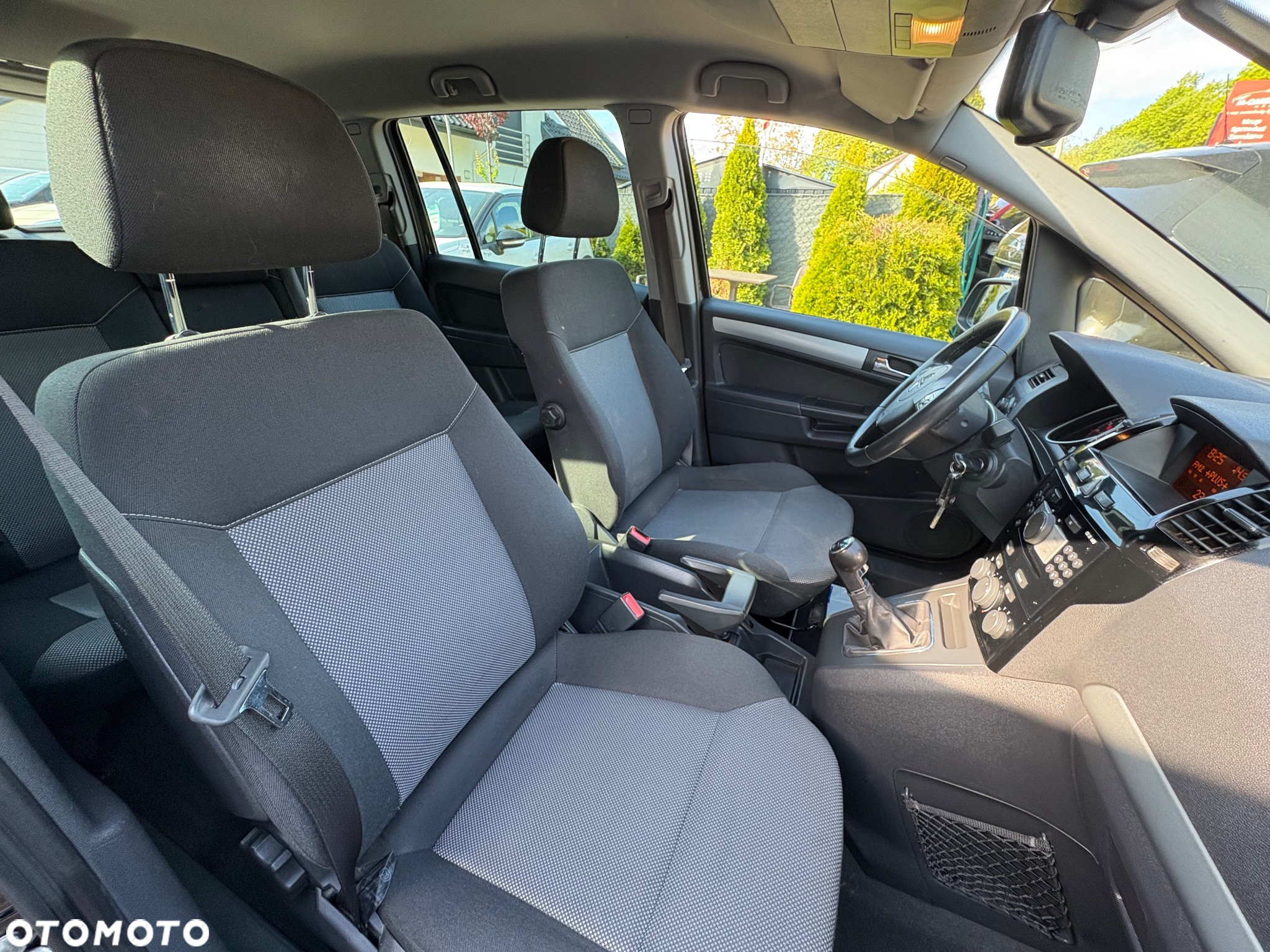 Opel Zafira 1.8 Cosmo - 25