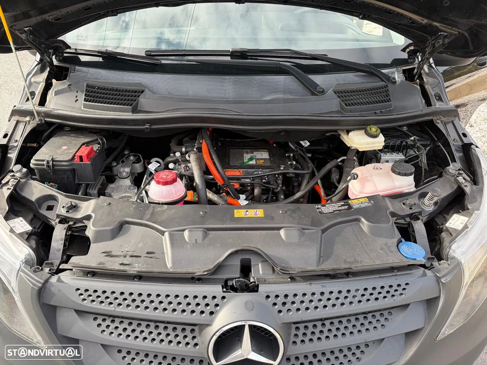 Mercedes-Benz eVito Tourer - 8