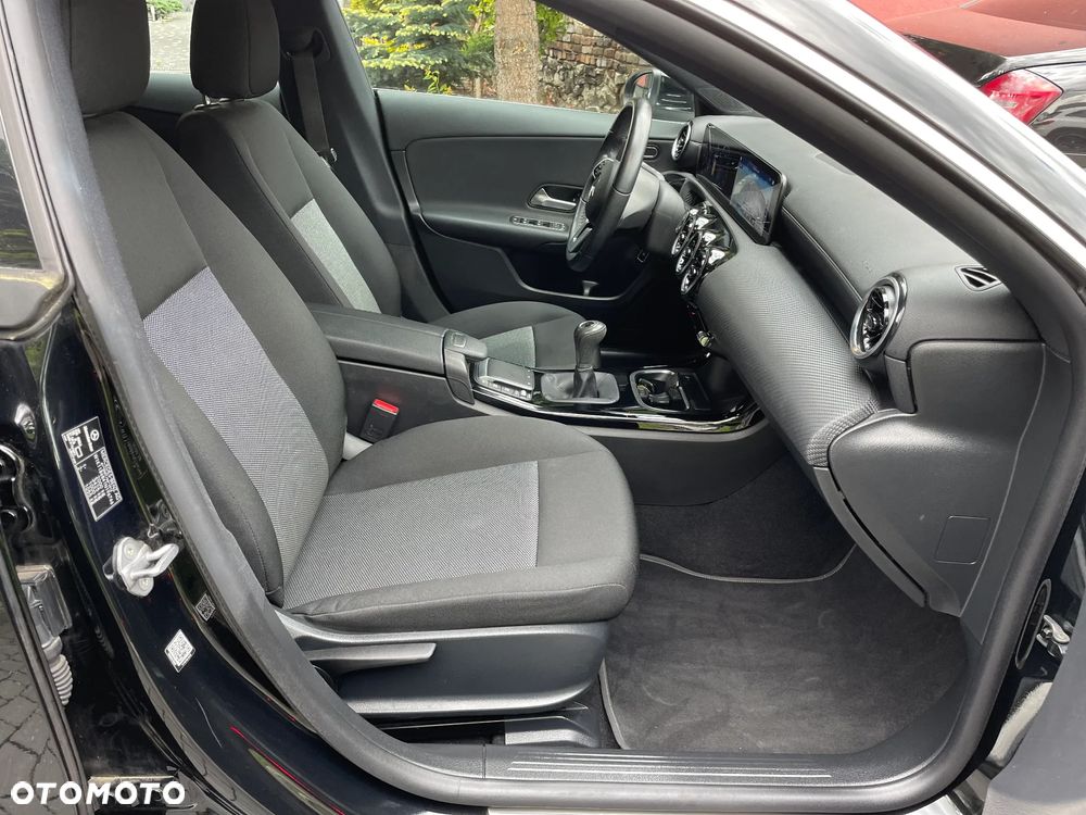 Mercedes-Benz CLA 180 AMG Line - 18