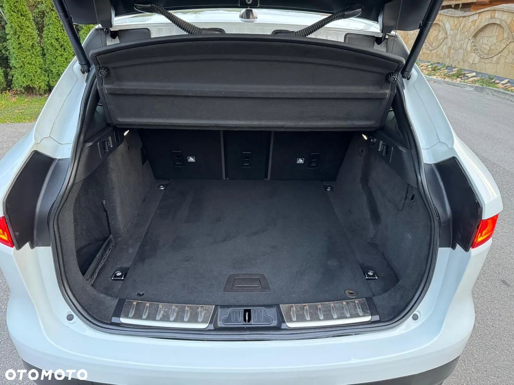 Jaguar F-Pace 30t AWD Prestige - 13