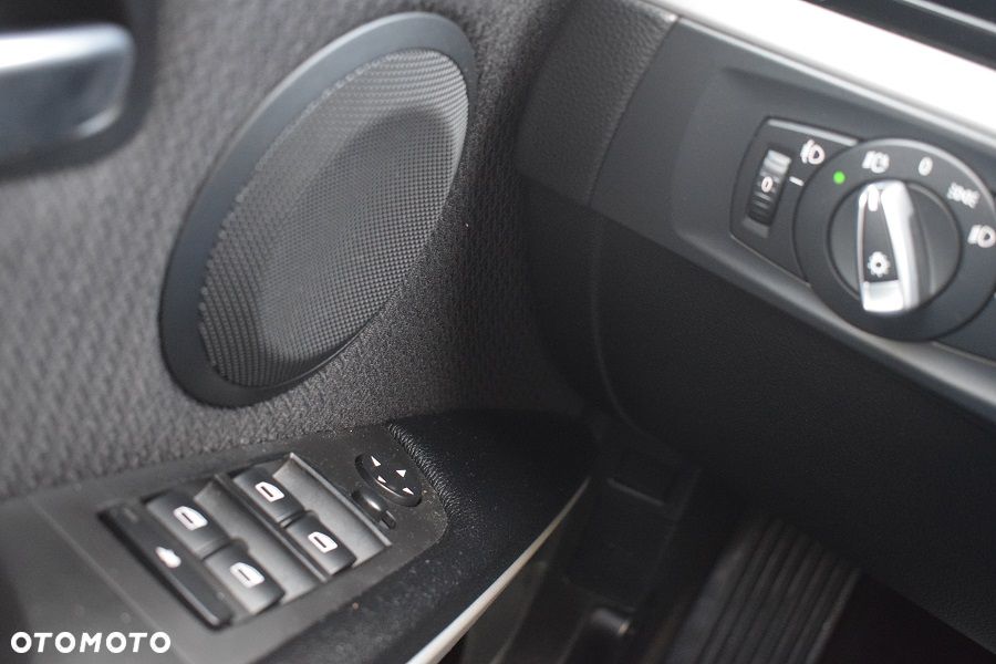 BMW Seria 3 318d DPF Edition Sport - 16