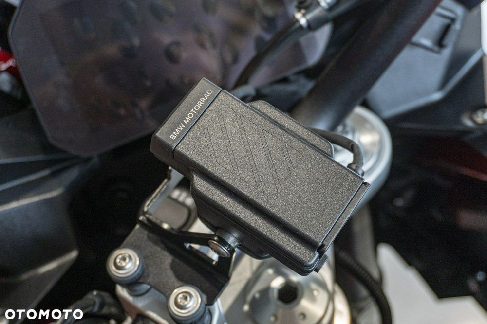 BMW F - 11
