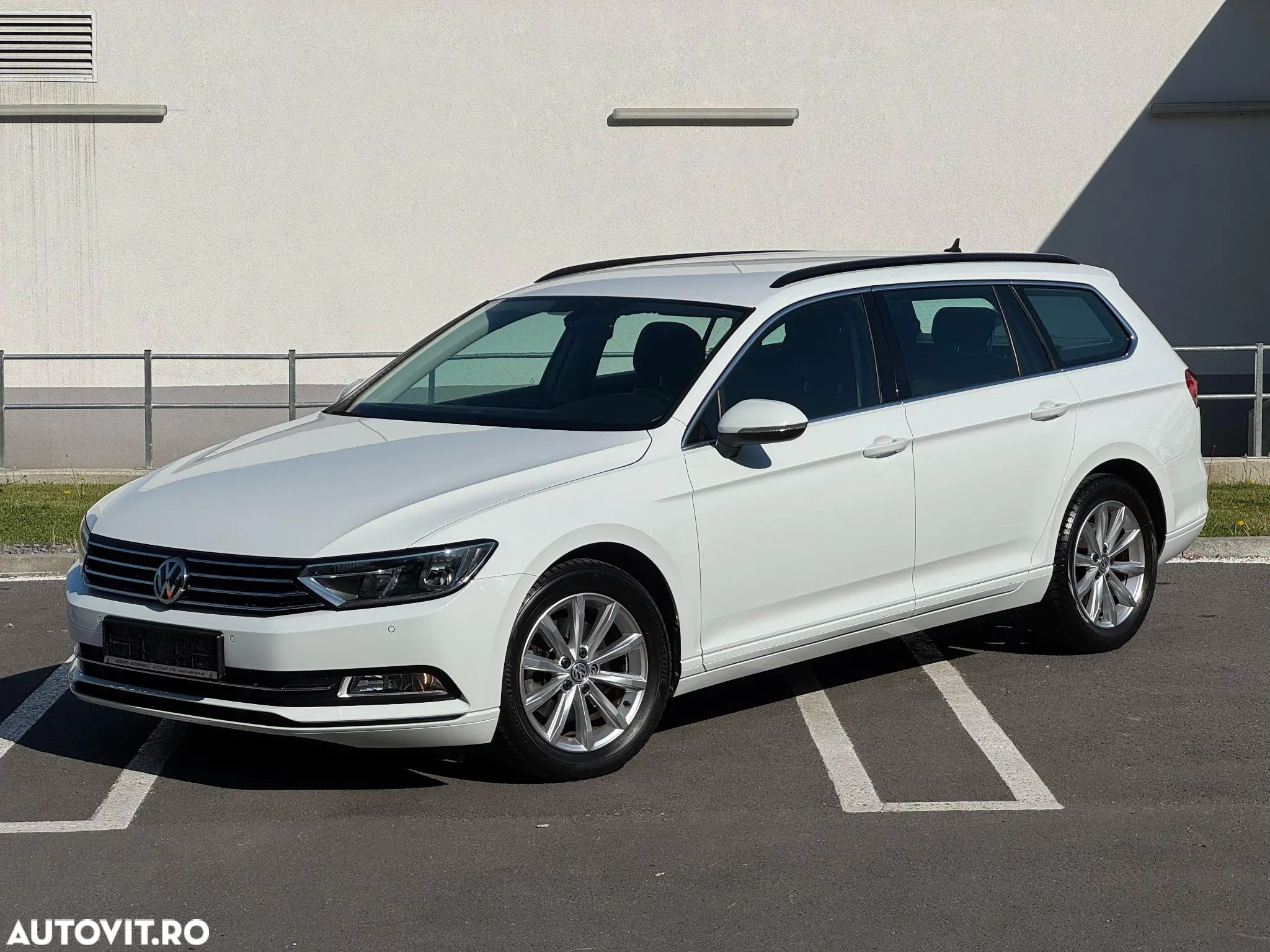 Volkswagen Passat Variant 1.6 TDI SCR DSG Business - 1