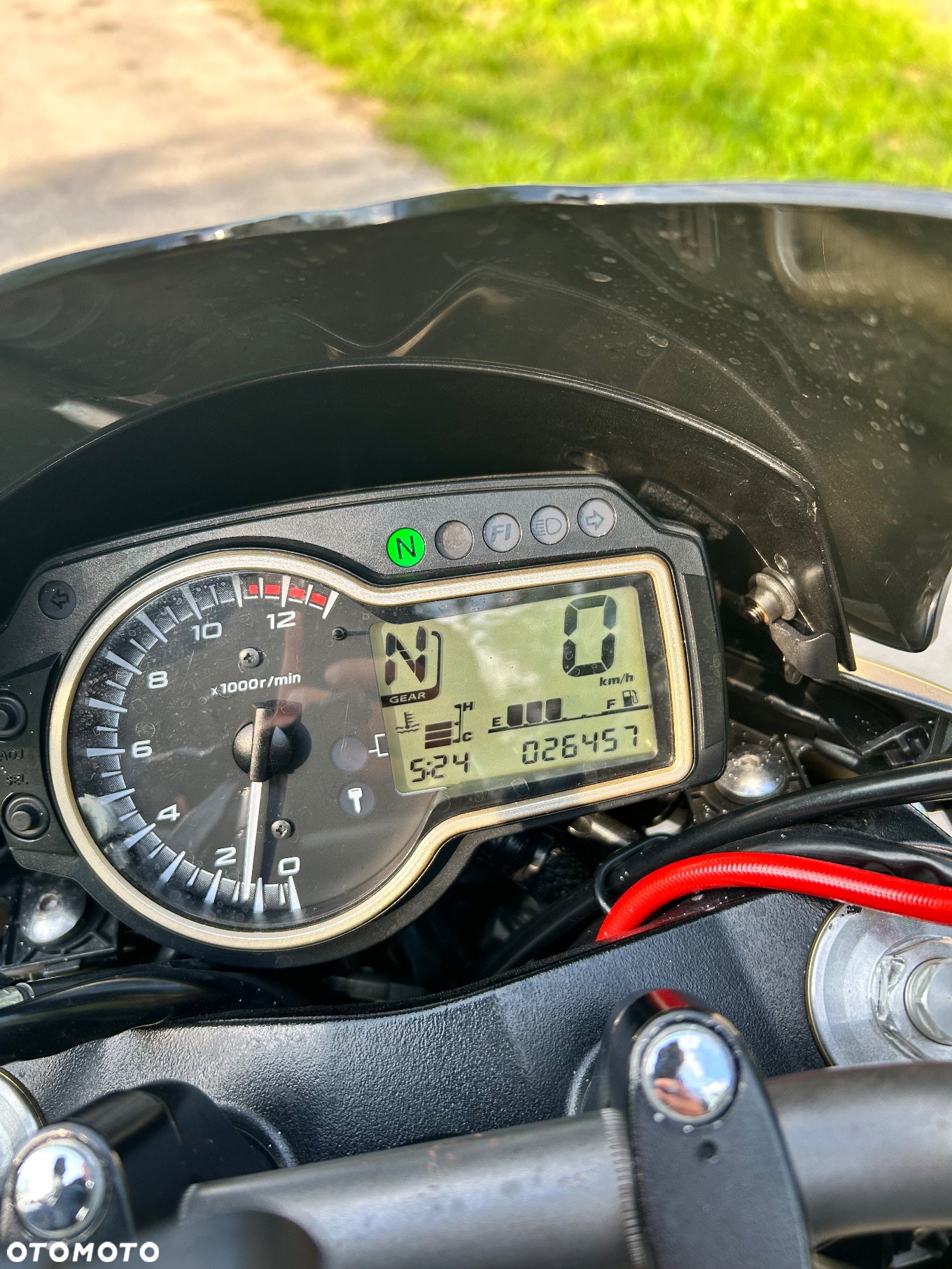 Suzuki GSR - 9