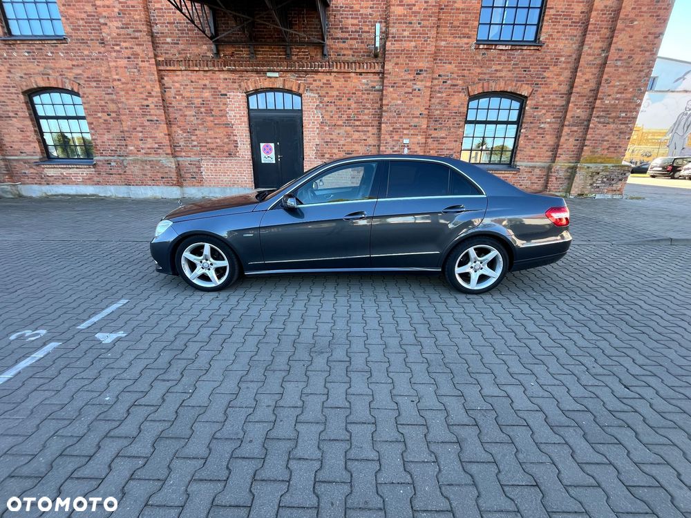 Mercedes-Benz E-Class 2010 photo 3