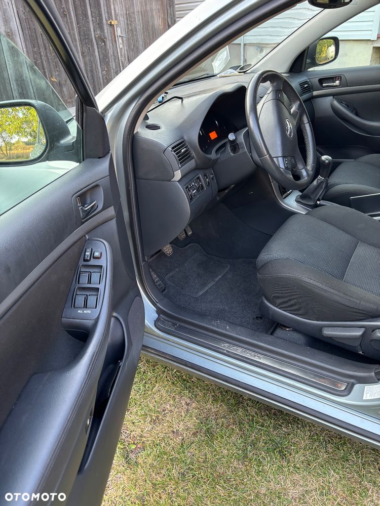 Toyota Avensis 1.8 VVT-i Sol Premium - 11