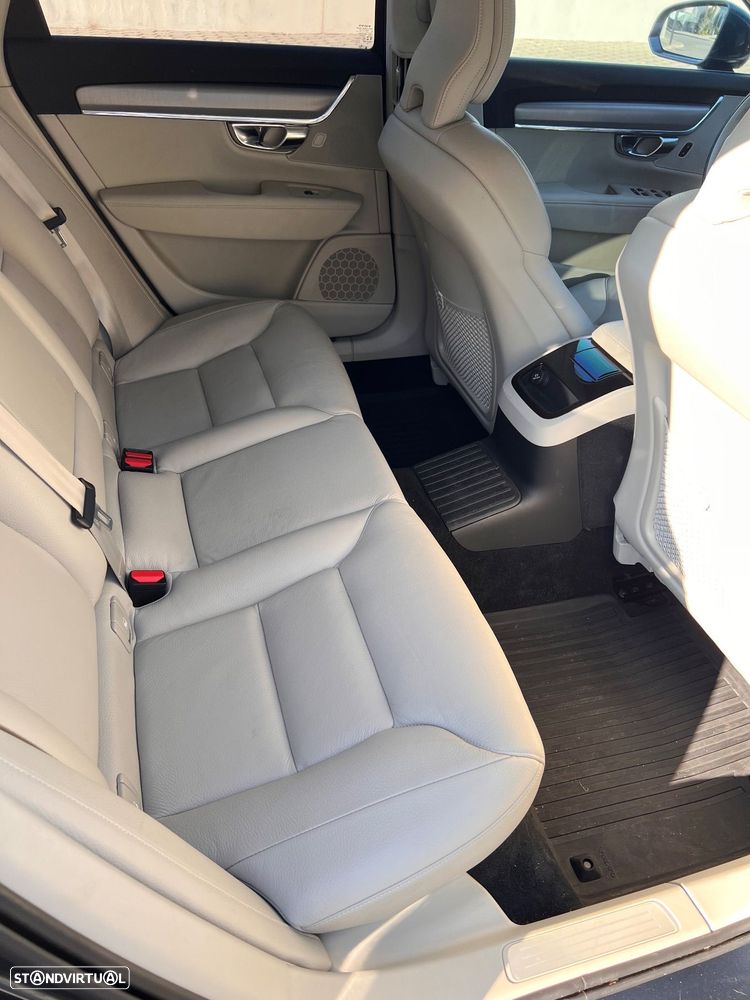 Volvo V90 2.0 T8 Momentum AWD Geartronic - 10