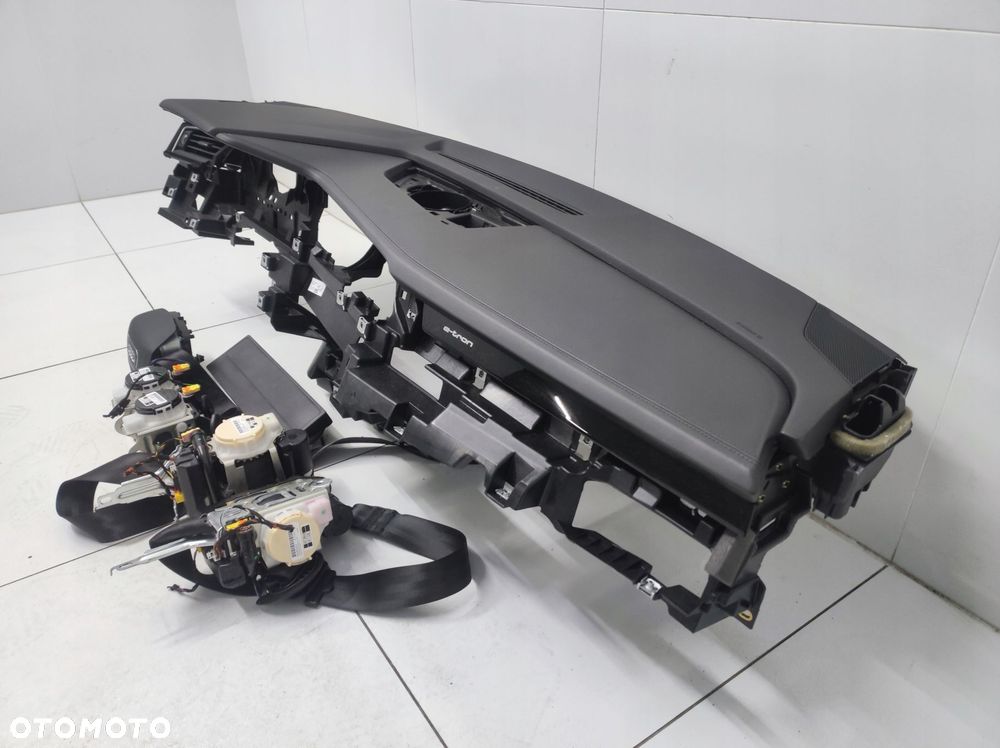 deska konsola poduszki pasy audi q8 etron skóra orginał - 2