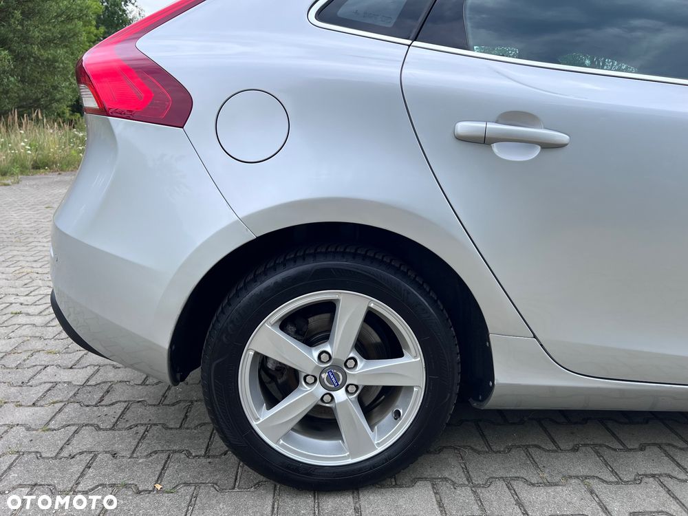 Volvo V40 D2 Momentum - 16