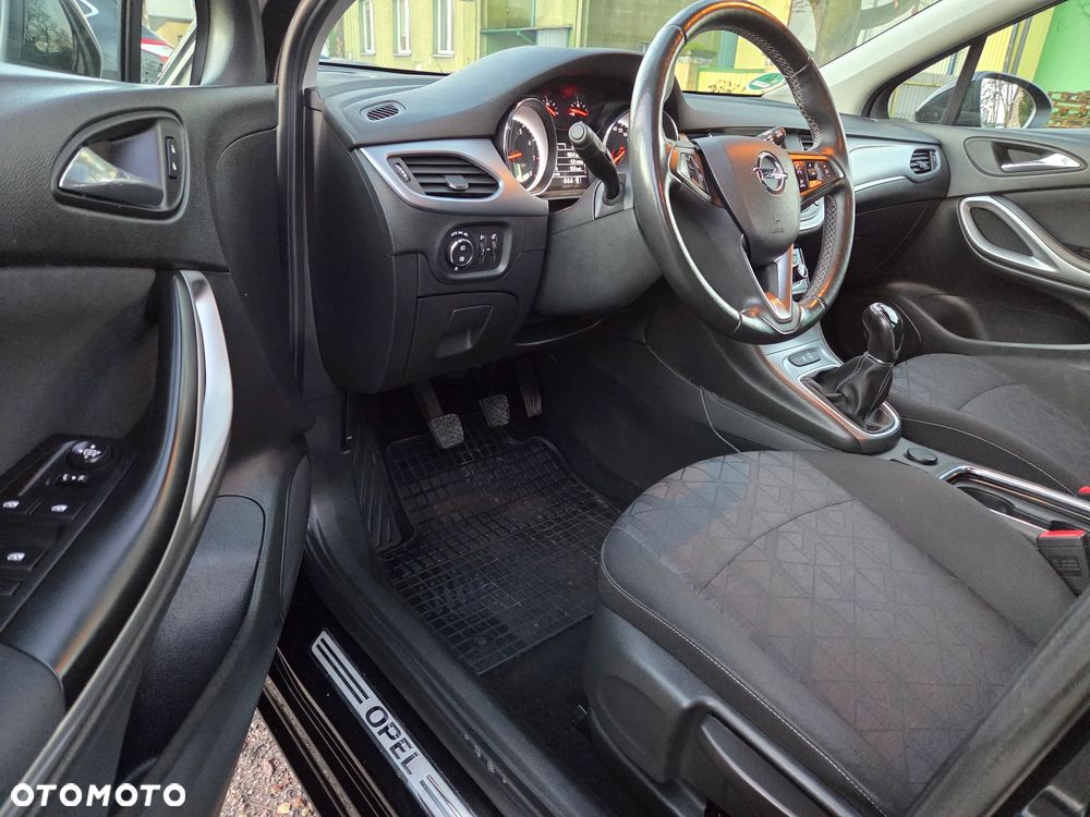 Opel Astra 1.4 Turbo 120 Jahre - 24