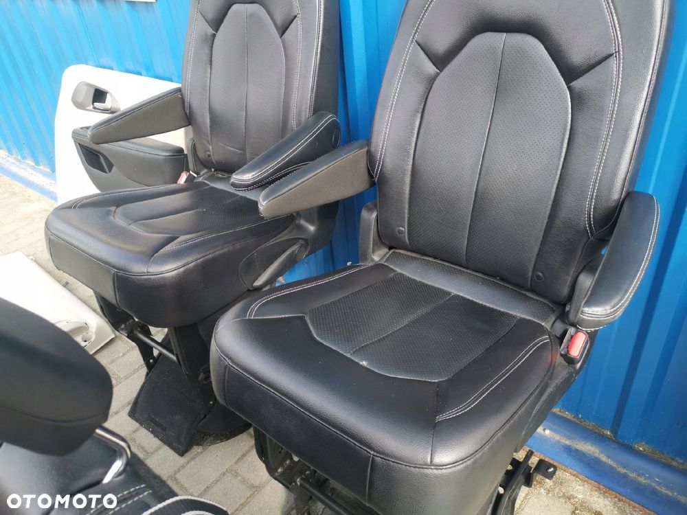 CHRYSLER PACIFICA II LIFT KOMPLET FOTELI BOCZKI 7 OSÓB - 13