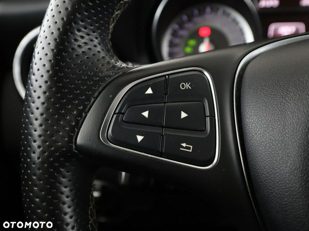 Mercedes-Benz CLA 200 7G-DCT Urban - 31
