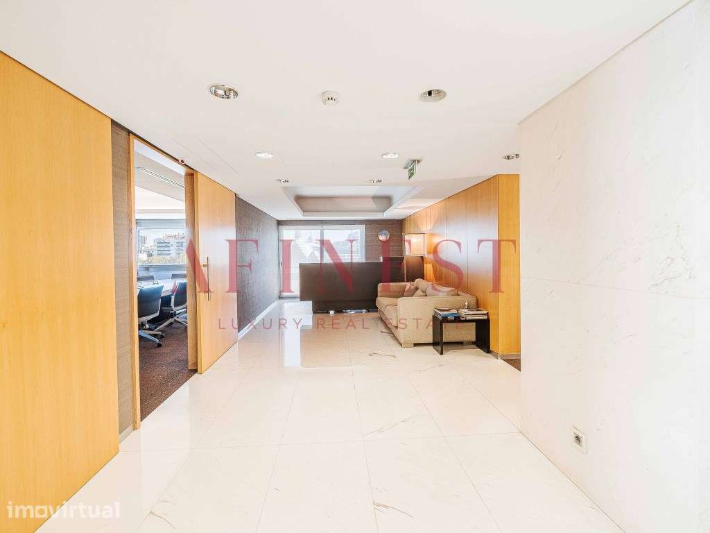 APARTAMENTO T6 NO CAMPO PEQUENO - LISBOA - Grande imagem: 4/53