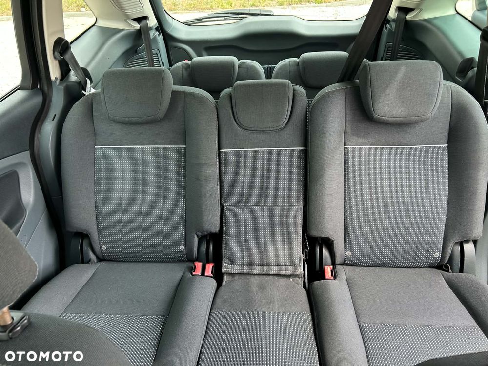 Ford Grand C-MAX - 11