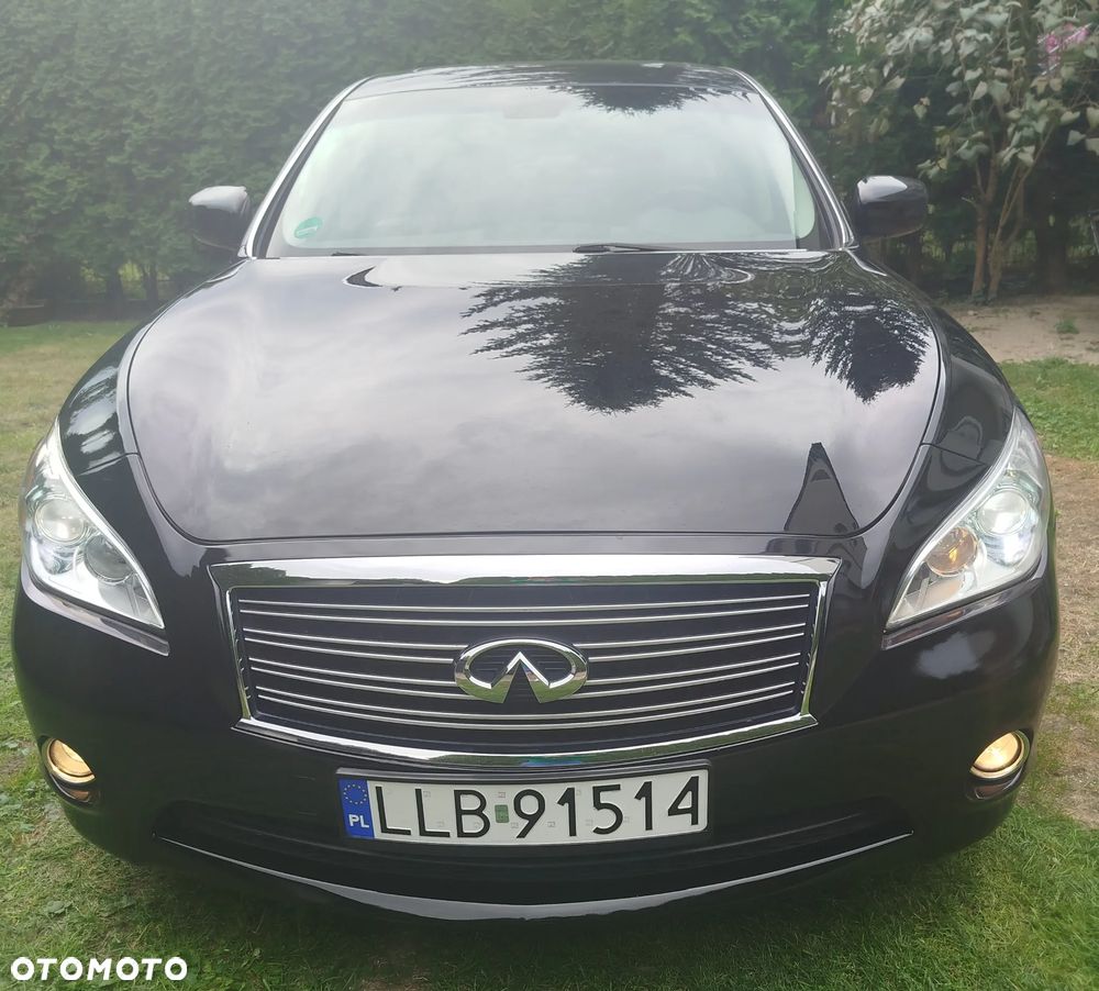 Infiniti M - 1
