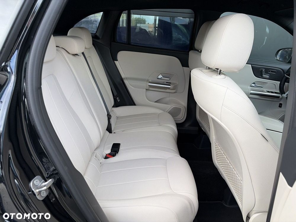 Mercedes-Benz GLA - 14