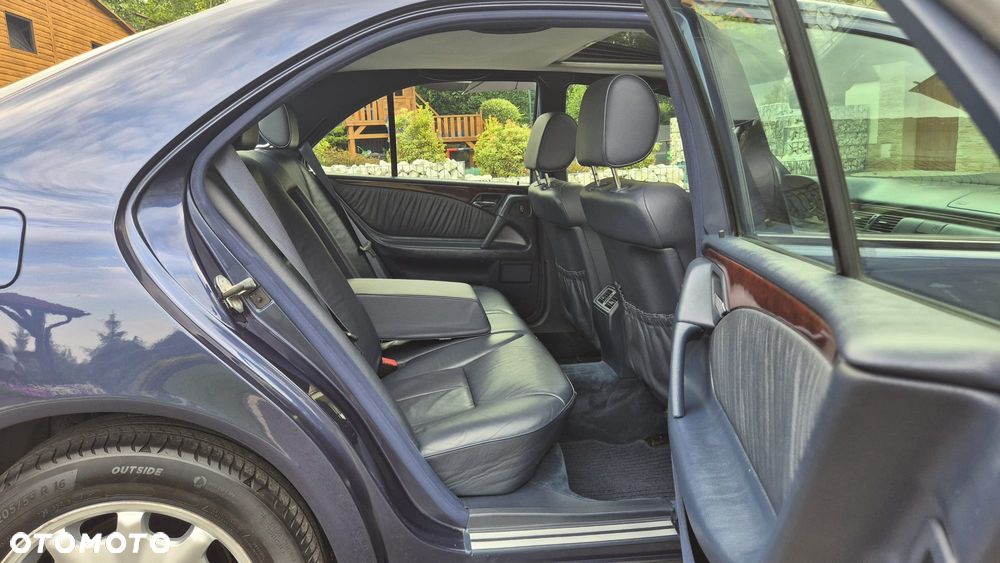 Mercedes-Benz Klasa E 320 Elegance - 25