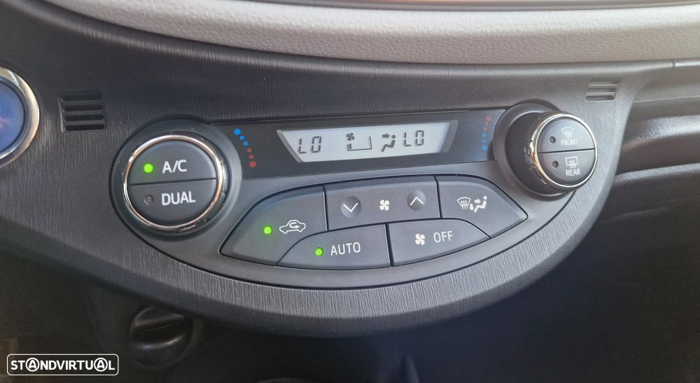 Toyota Yaris 1.5 HSD Sport+Navi - 20