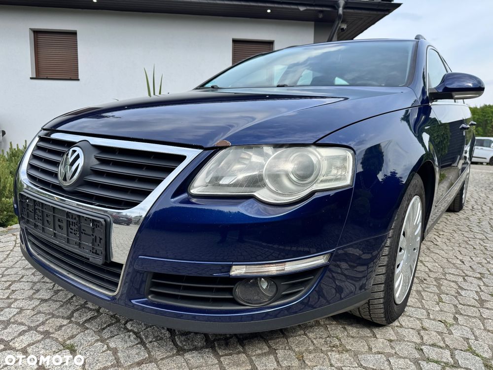 Volkswagen Passat - 1
