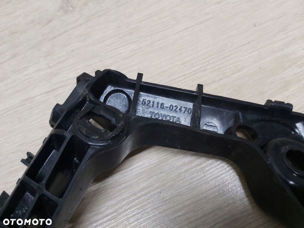 TOYOTA Corolla E21 ślizg zderzaka lewy przód mocowanie 52116-02470 - 3