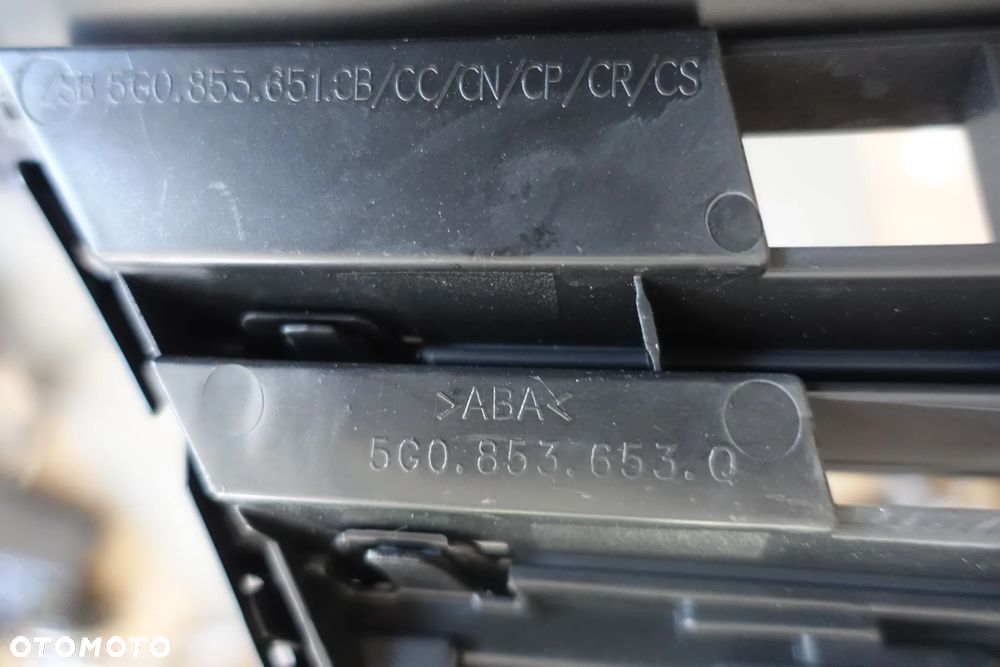 ATRAPA GRILL GOLF VII LIFT RLINE  5G0853653Q - 5