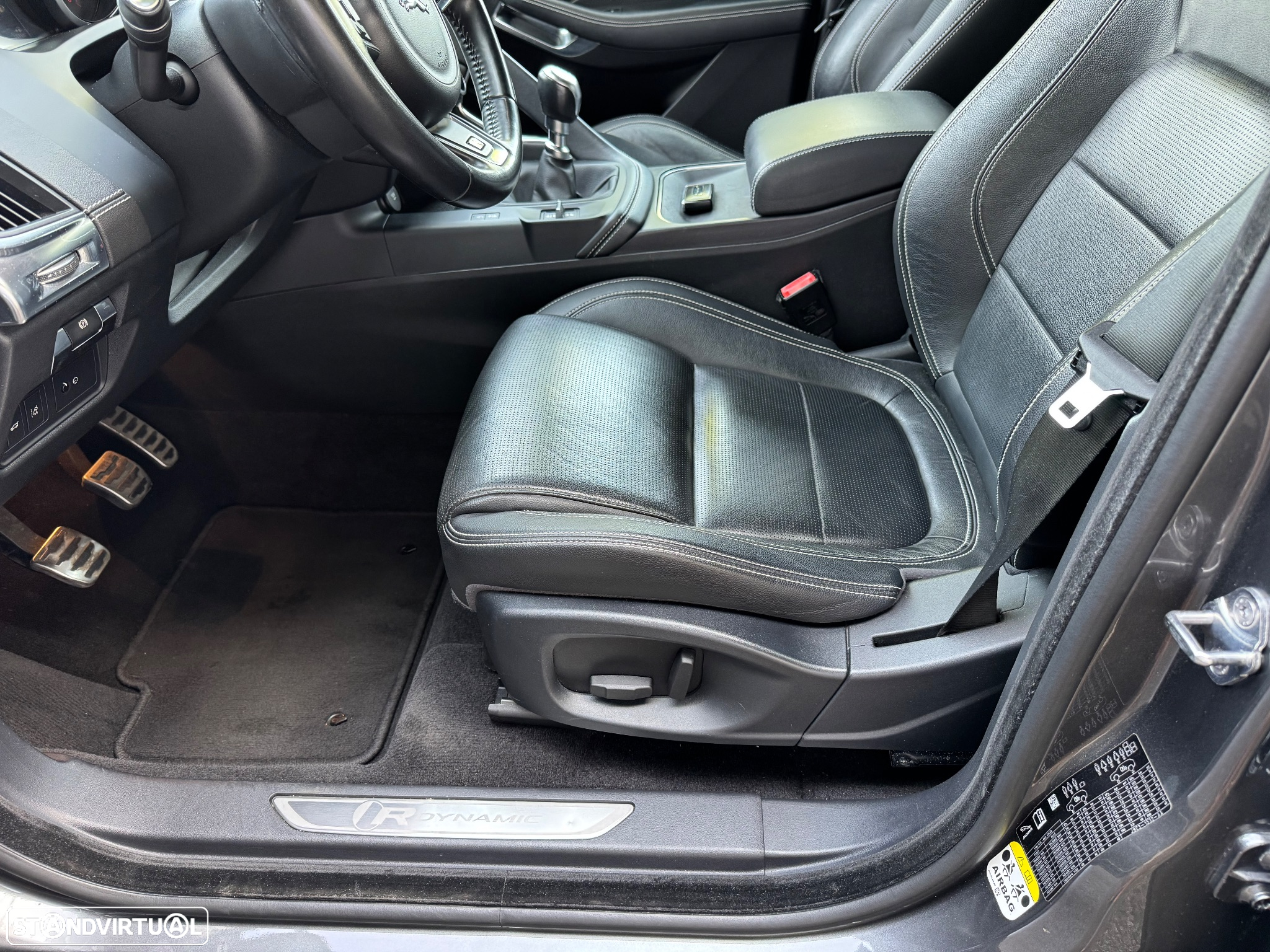 Jaguar E-Pace 2.0 i4D R-Dynamic S - 18