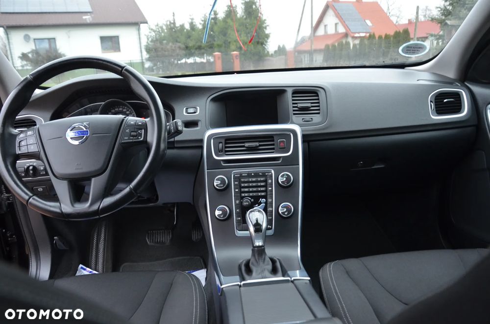 Volvo V60 D4 Geartronic Momentum - 24