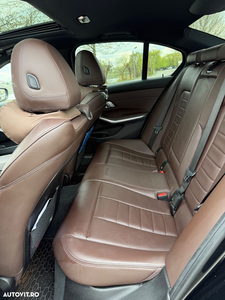 BMW Seria 3 330i Aut. - 9