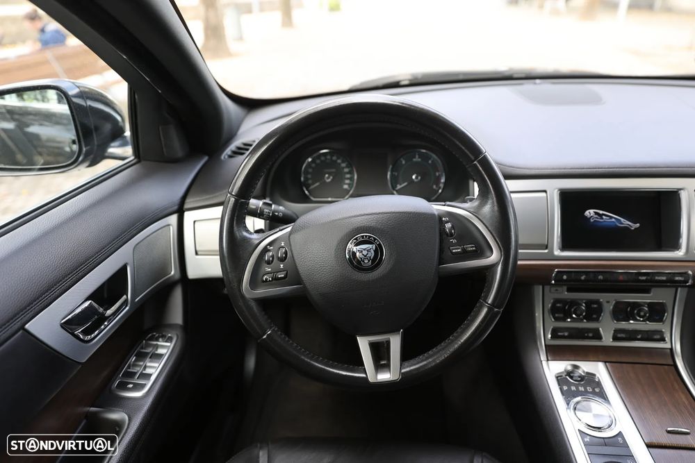 Jaguar XF 2.2 D Premium Luxury - 12