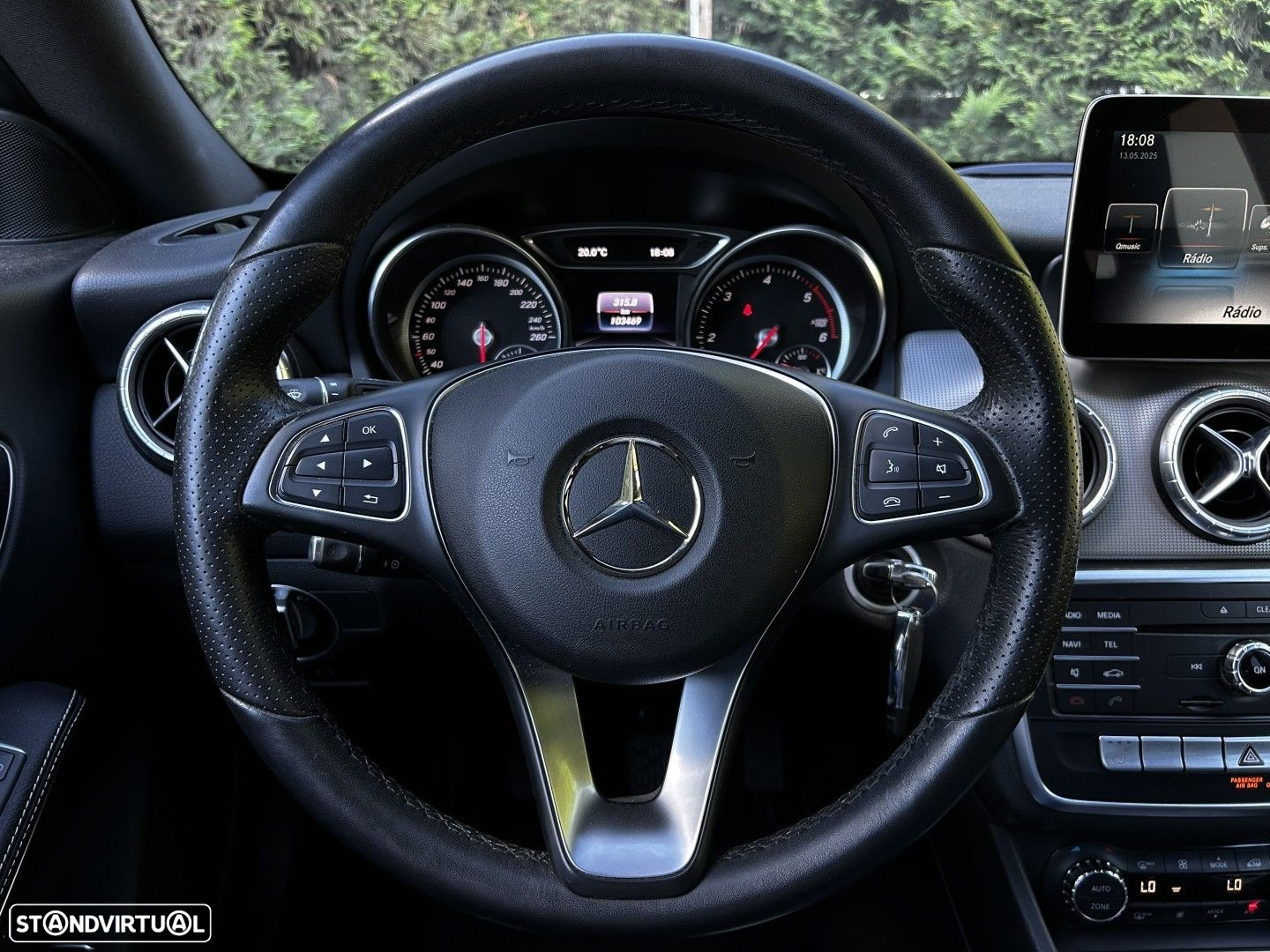 Mercedes-Benz CLA 180 d Shooting Brake AMG Line - 12