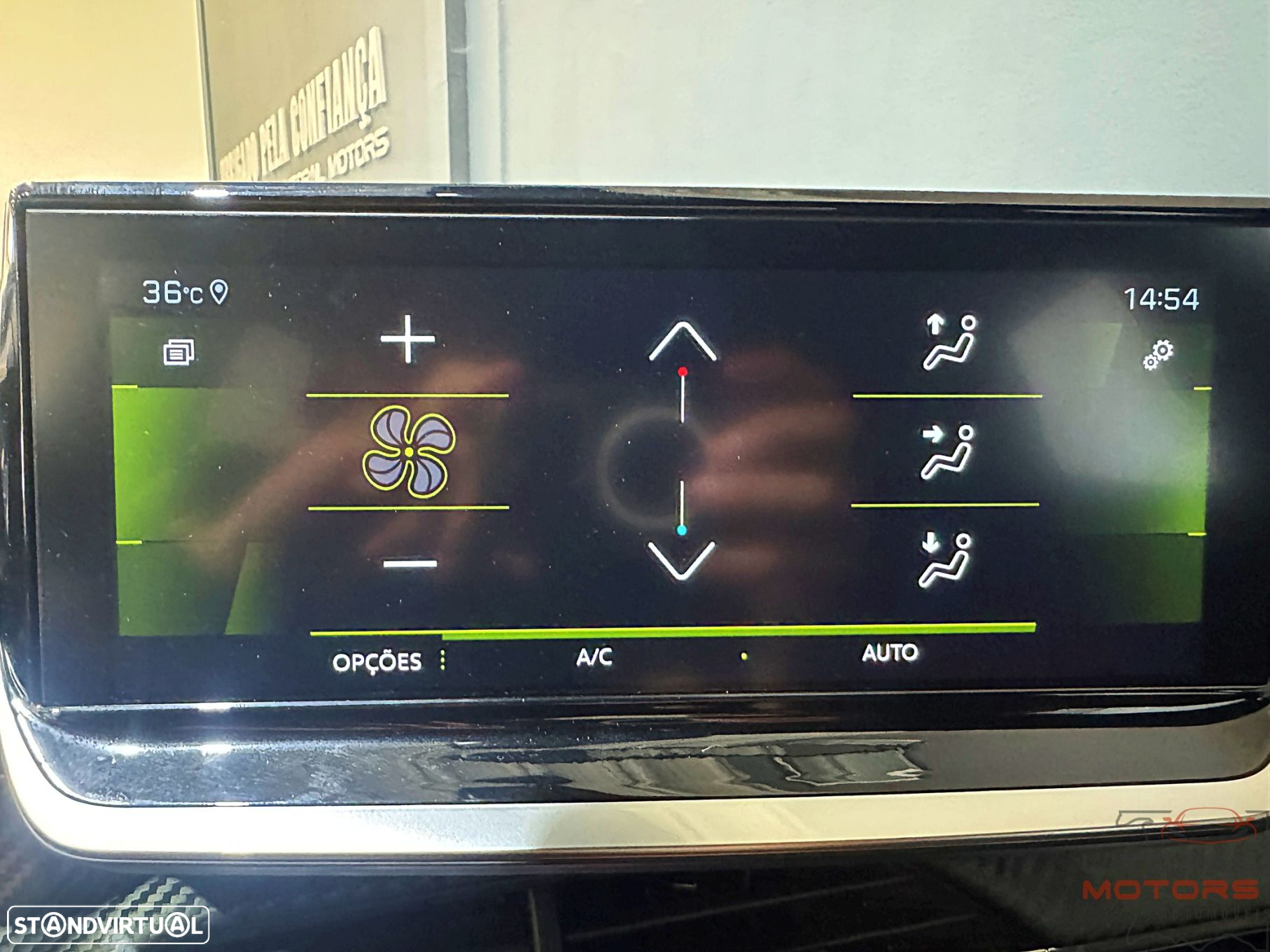 Peugeot 2008 1.2 PureTech GT EAT8 - 29