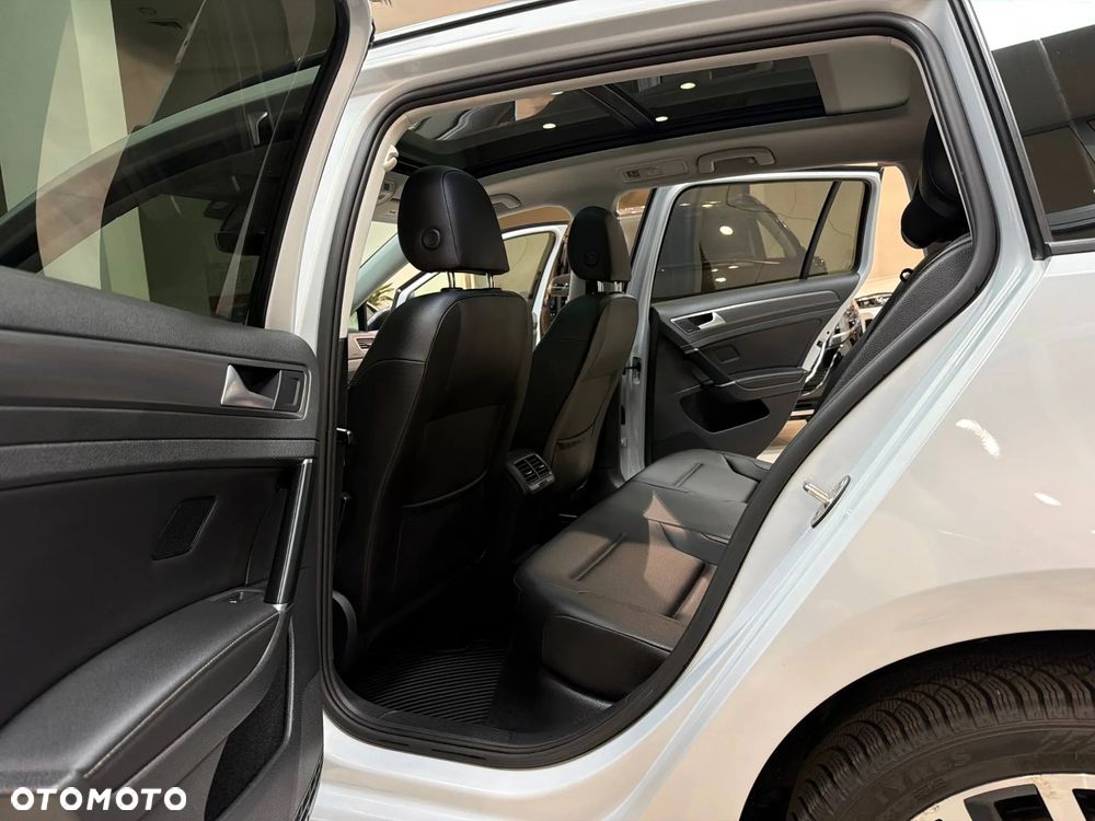 Volkswagen Golf 2.0 TSI OPF DSG R-Line - 33