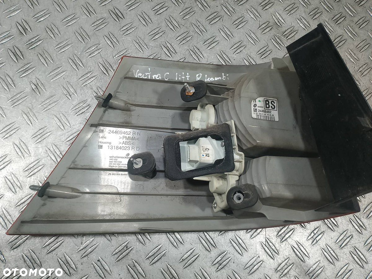 LAMPY TYŁ KOMPLET OPEL VECTRA C 24469461NL  24469462RN KOMBI - 4