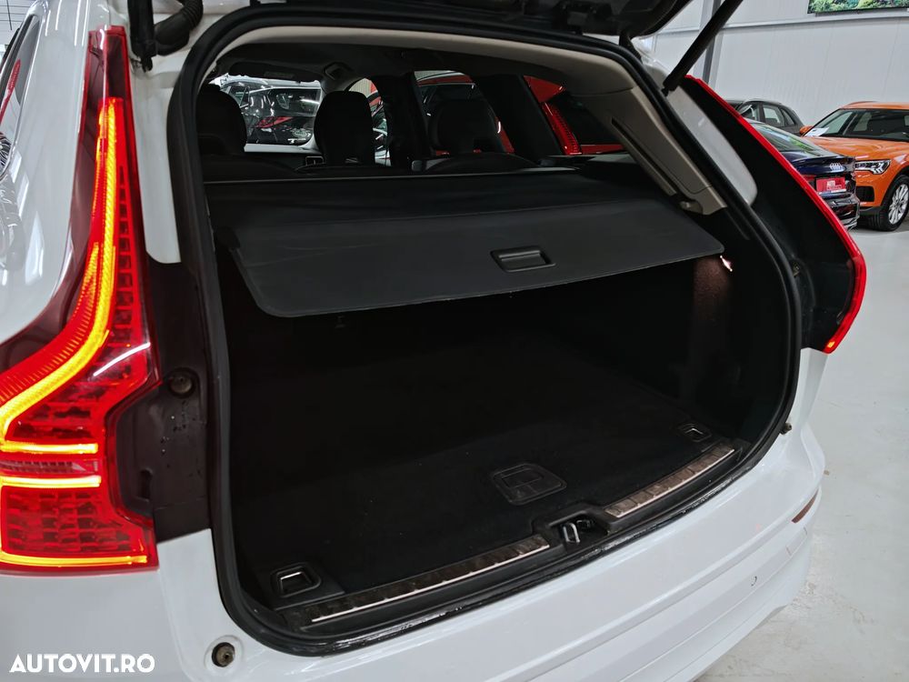 Volvo XC 60 B4 D AWD Core - 32