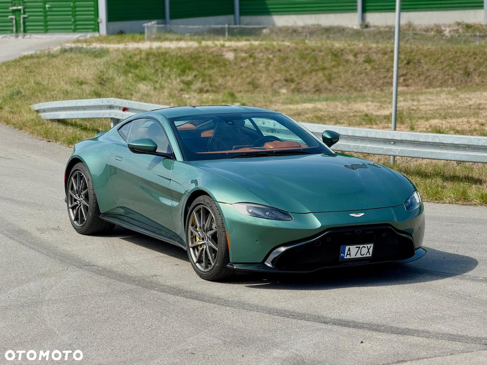 Aston Martin Vantage - 11