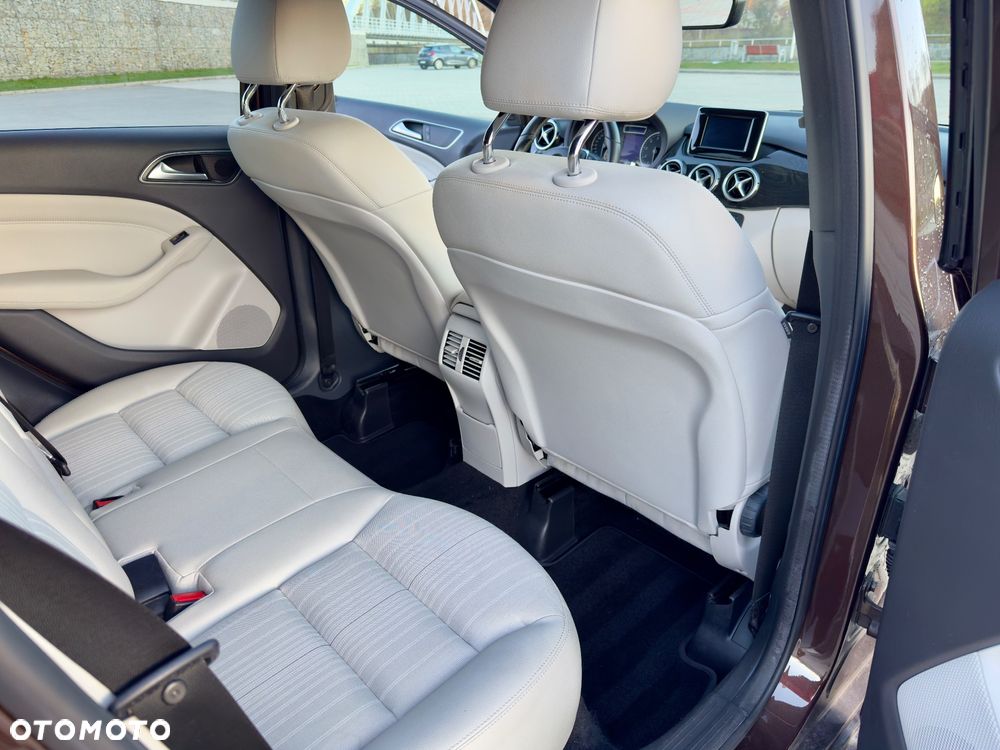 Mercedes-Benz Klasa B 220 4-Matic - 5