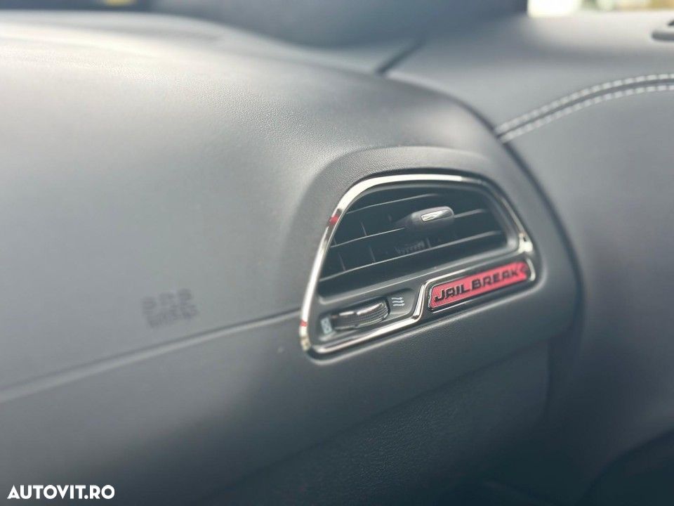 Dodge Challenger - 15