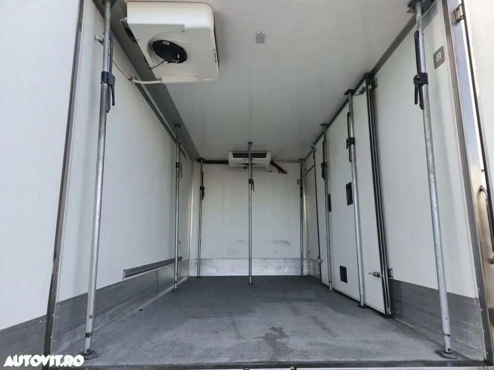 Mercedes-Benz Sprinter - 12