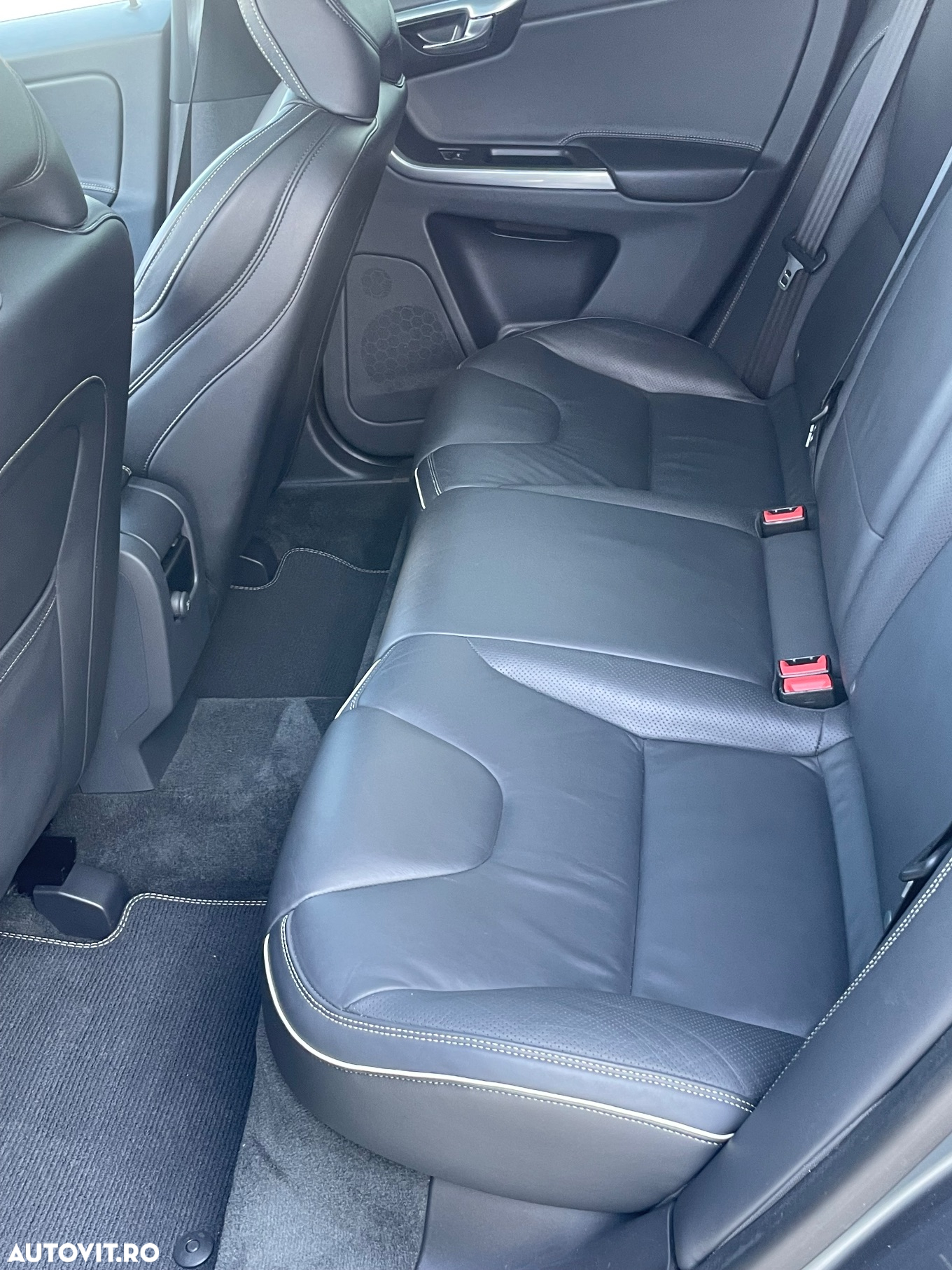 Volvo XC 60 D4 AWD R-Design - 18