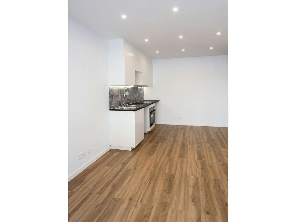 Apartamento T1+1 Remodelado com Terraço em Sacavém - Grande imagem: 3/10