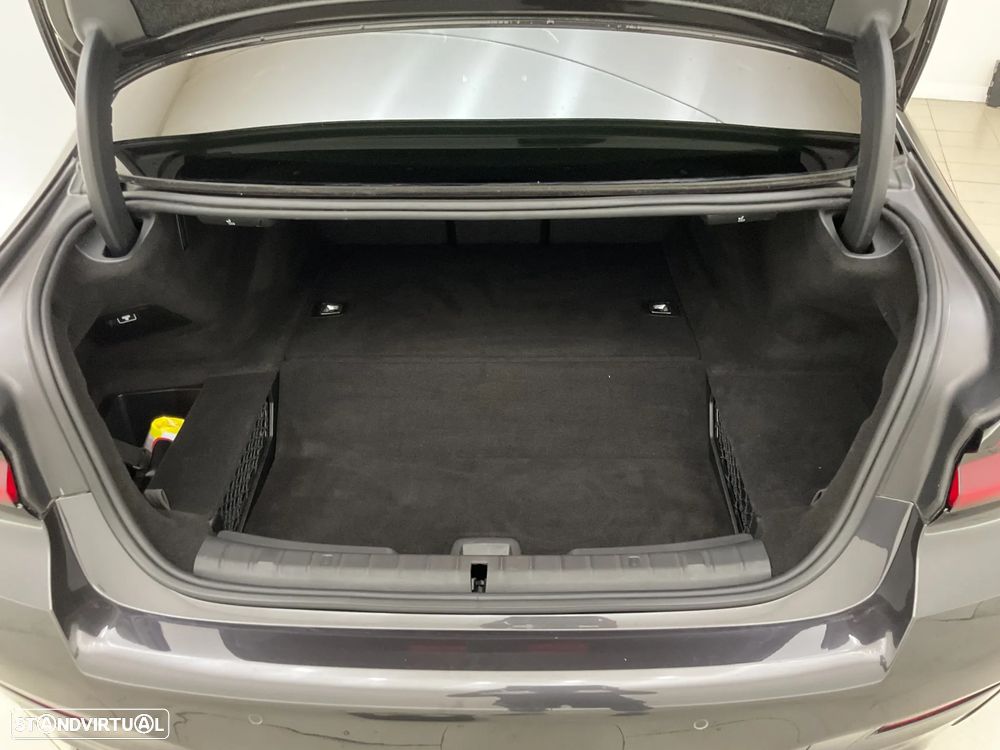 BMW 530 e Pack Desportivo M - 16