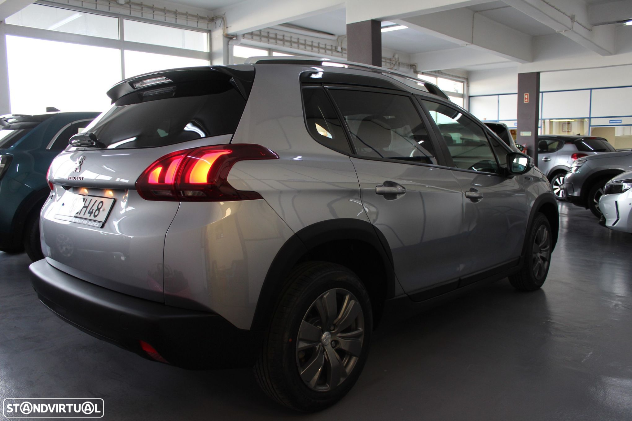 Peugeot 2008 1.2 PureTech Signature - 3